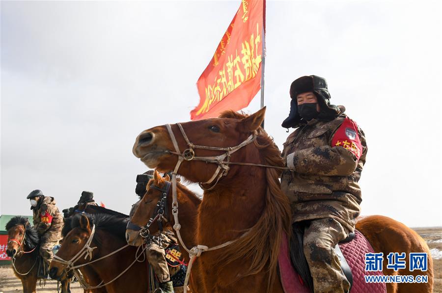 (聚焦疫情防控·图文互动)(5)行进在乡间的马背巡逻队