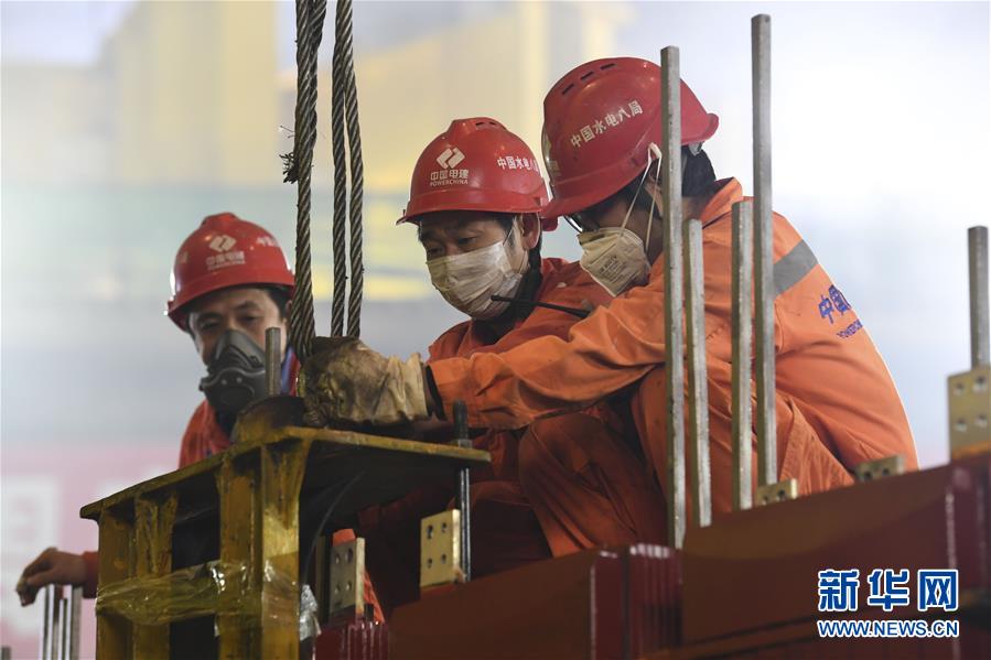 (抓好经济发展 应对复杂局面·图文互动)(2)把疫情造成的损失降到最小——广西生产一线见闻