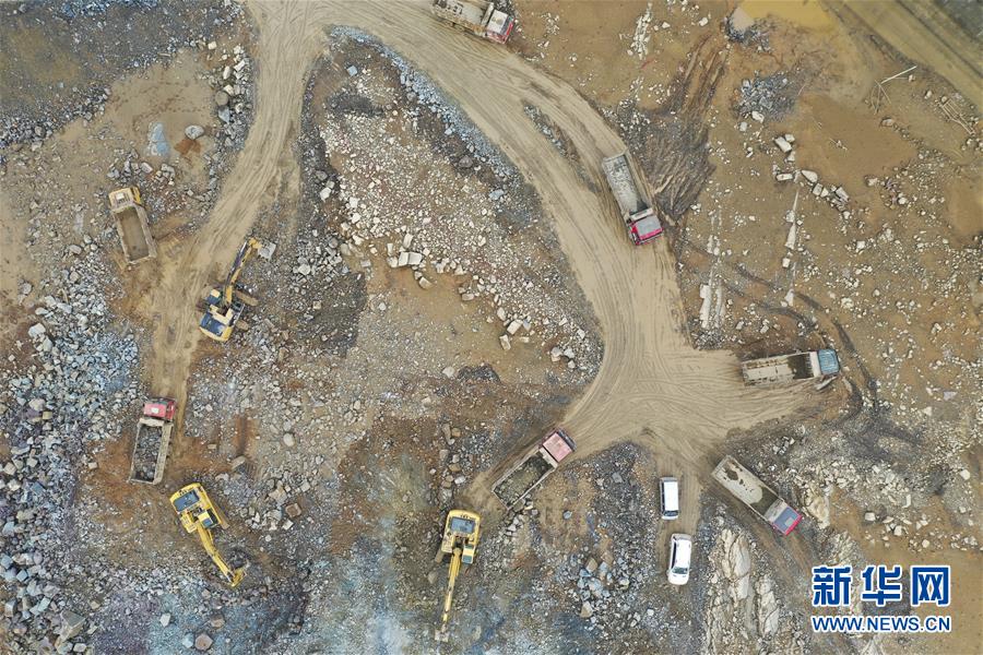 (抓好经济发展 应对复杂局面·图文互动)(4)把疫情造成的损失降到最小——广西生产一线见闻