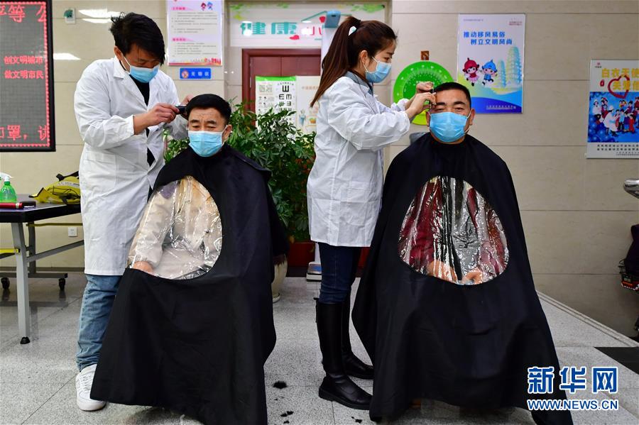 (在习近平新时代中国特色社会主义思想指引下——新时代新作为新篇章·习近平总书记关切事·图文互动)(3)战“疫”中的“凡人微光”