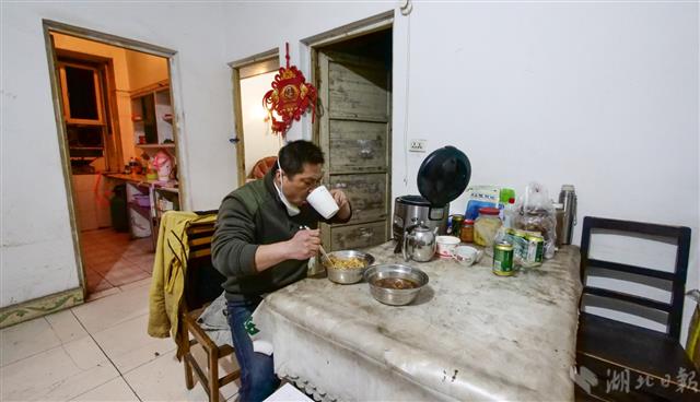 2082852_(新媒体组图附视频)应急车队司_5.jpg 2082852_(新媒体组图附视频)应急车队司_5.jpg