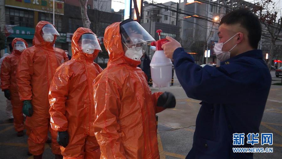 (一线抗疫群英谱·图文互动)(2)洪湖有支“毒水”转运队