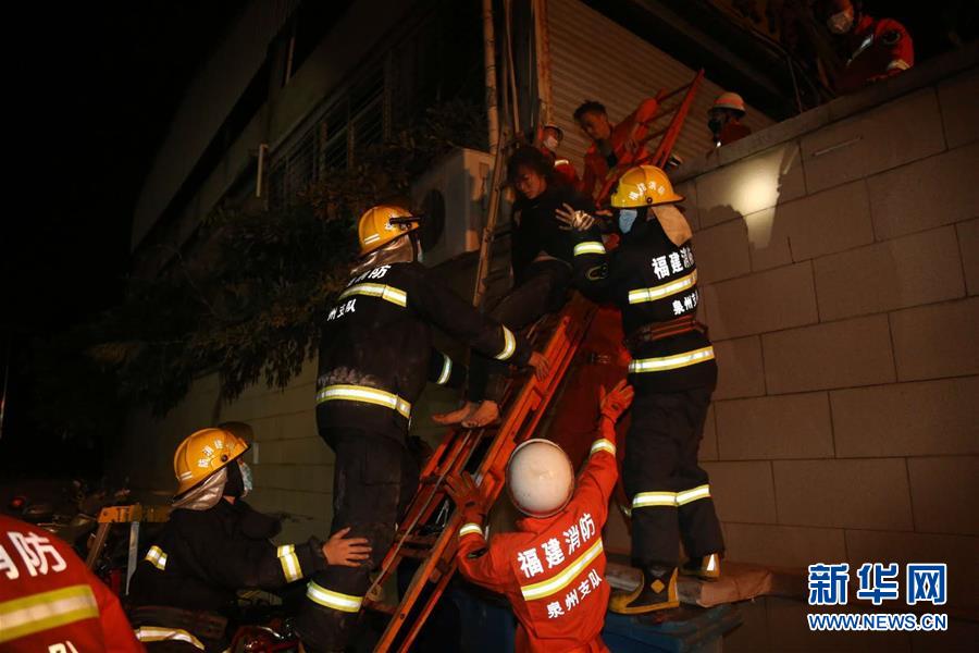 #（突发事件）（3）福建泉州一酒店坍塌 已救出33人