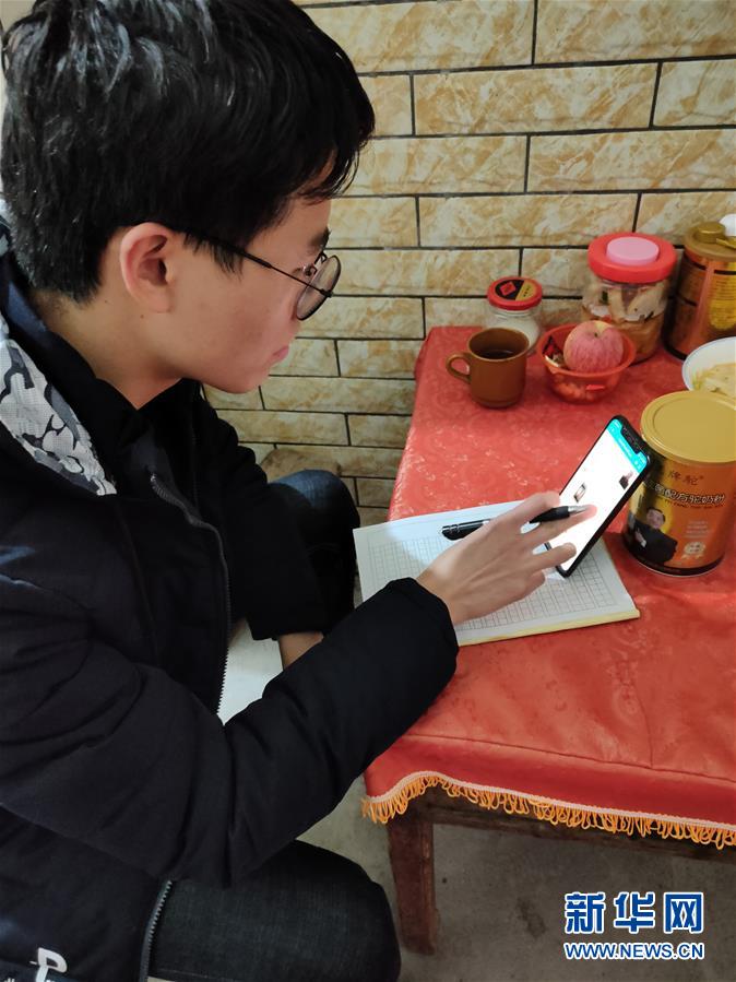 （新华网·图文互动）（1）为“逆行者”后方护航，这些大学生的假期不一般