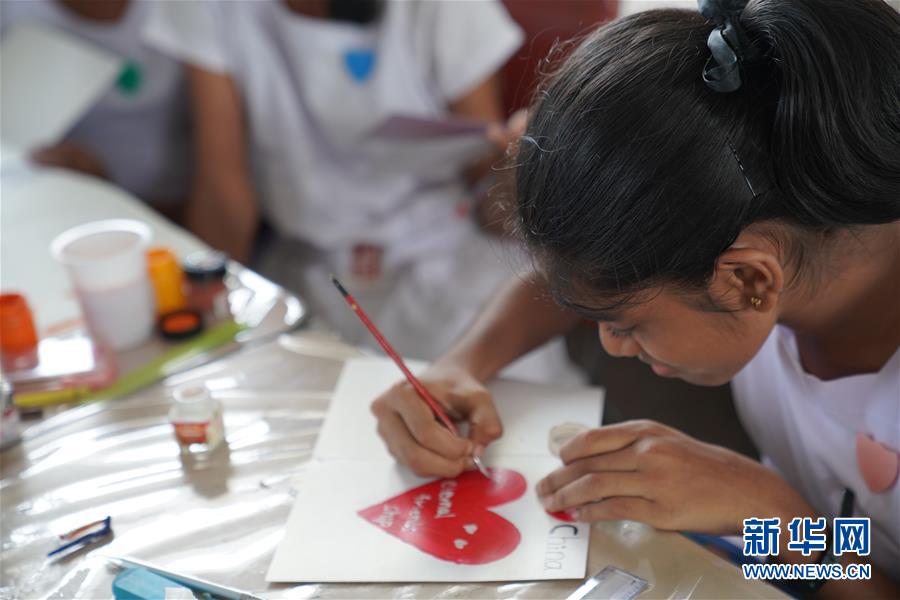 (国际·图文互动)(1)通讯:“爱心是我们抗击疾病最强的力量”——记斯里兰卡德薇女子学校师生收到彭丽媛复信