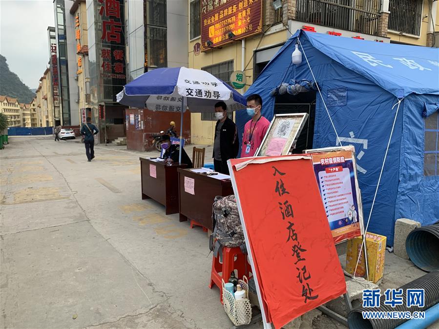 (抓好经济发展 应对复杂局面·图文互动)(2)“车水马龙”重现 外贸加快复苏——广西中越边境部分口岸复工复产见闻