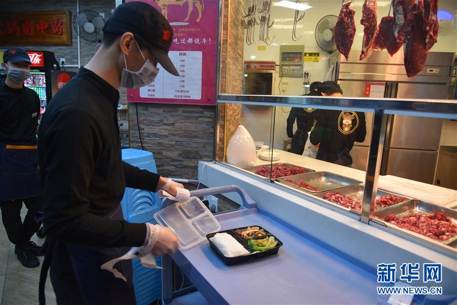 （聚焦复工复产&middot;图文互动）（3）触网接单、开发简餐、直播卖货&mdash;&mdash;餐企换招自救