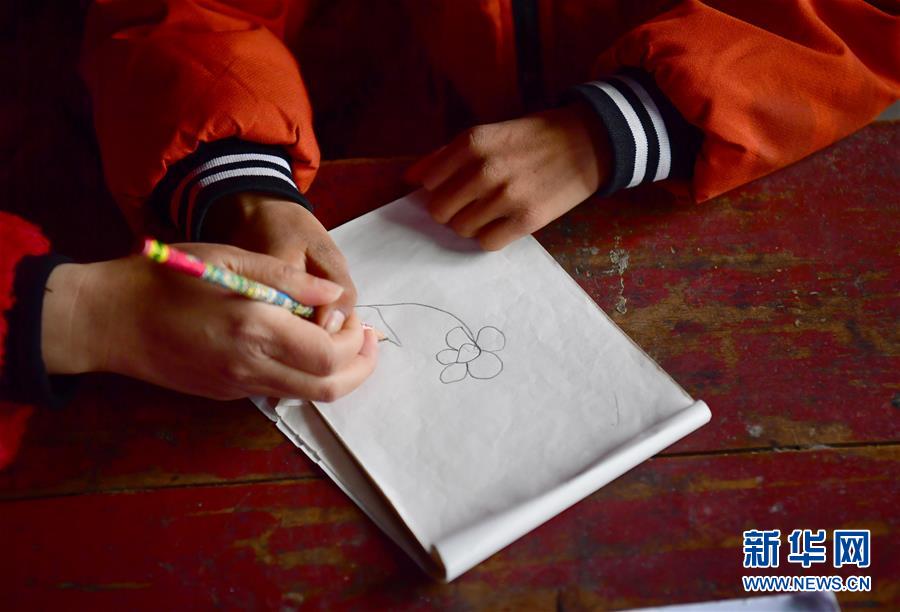 (决战决胜脱贫攻坚·图文互动)(5)特写:疫情下的一堂特殊送教上门课