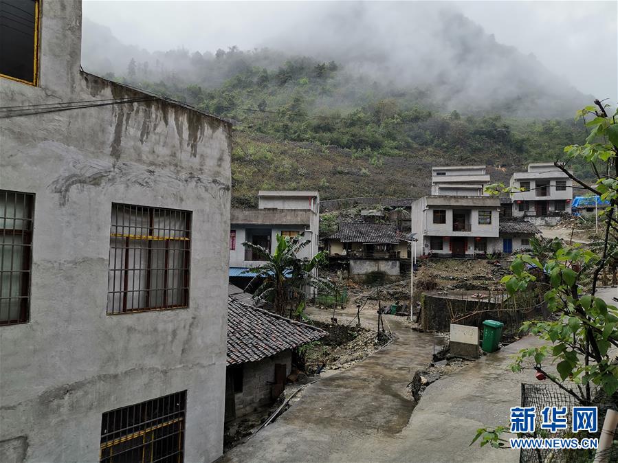 (决战决胜脱贫攻坚·图文互动)(1)边境线上起新居——桂西极贫县山村走访见闻