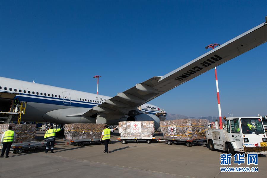 (国际疫情)(1)中国向希腊援助抗疫医疗物资