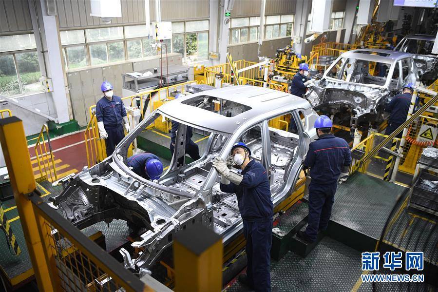 (在习近平新时代中国特色社会主义思想指引下——新时代新作为新篇章·习近平总书记关切事·图文互动)(2)化“危”为“机” 念好“新”字诀——各地产业发展“新”动向扫描