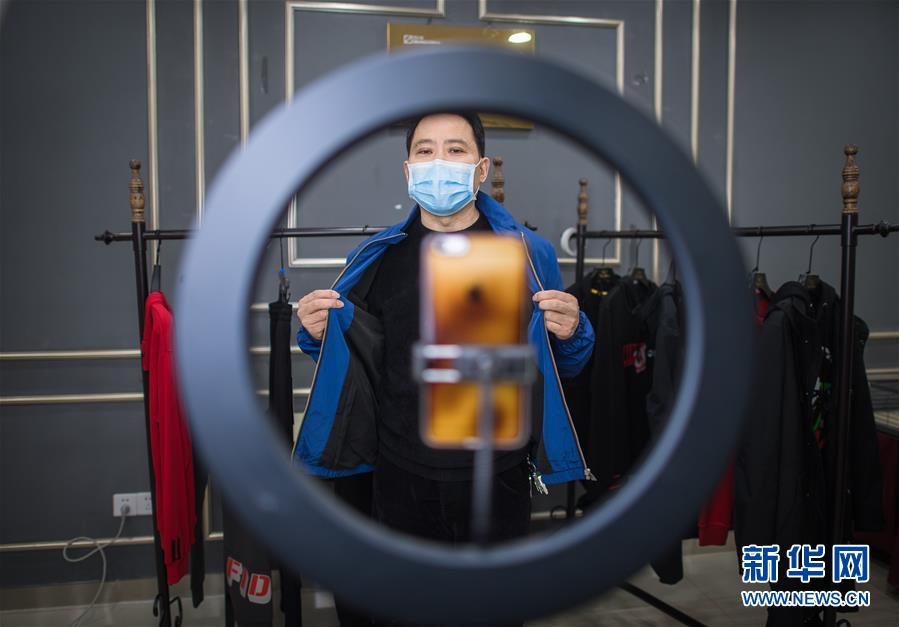 (在习近平新时代中国特色社会主义思想指引下——新时代新作为新篇章·习近平总书记关切事·图文互动)(3)化“危”为“机” 念好“新”字诀——各地产业发展“新”动向扫描