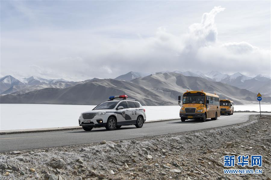 (图文互动)(1)两代帕米尔高原牧民的上学路