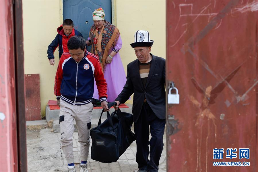 (图文互动)(8)两代帕米尔高原牧民的上学路