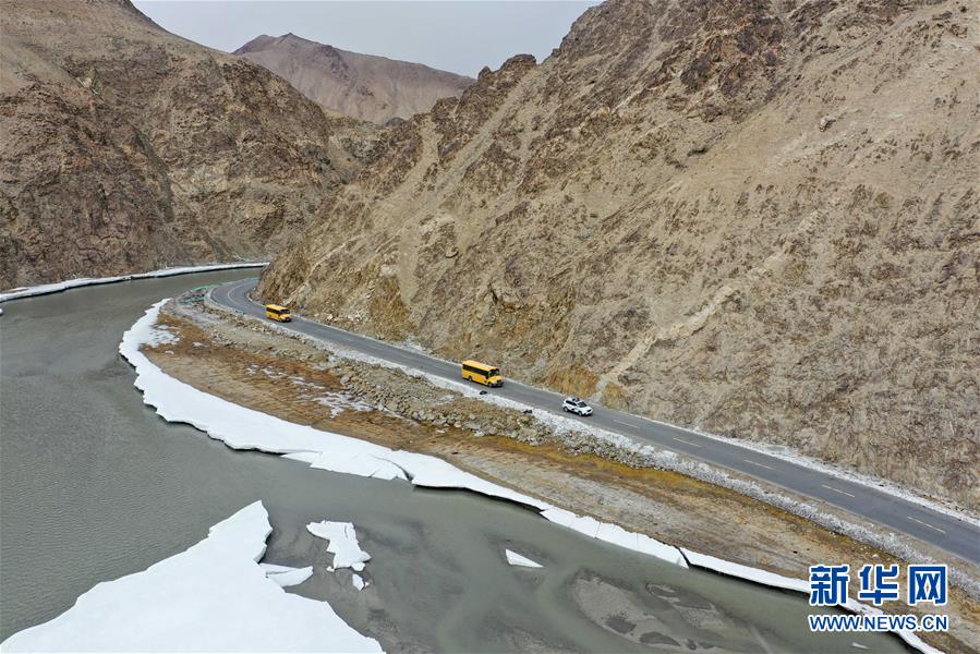 (图文互动)(4)两代帕米尔高原牧民的上学路