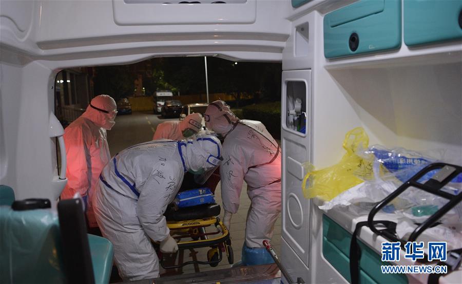 (聚焦疫情防控·图文互动)(8)急救车轮上的45天