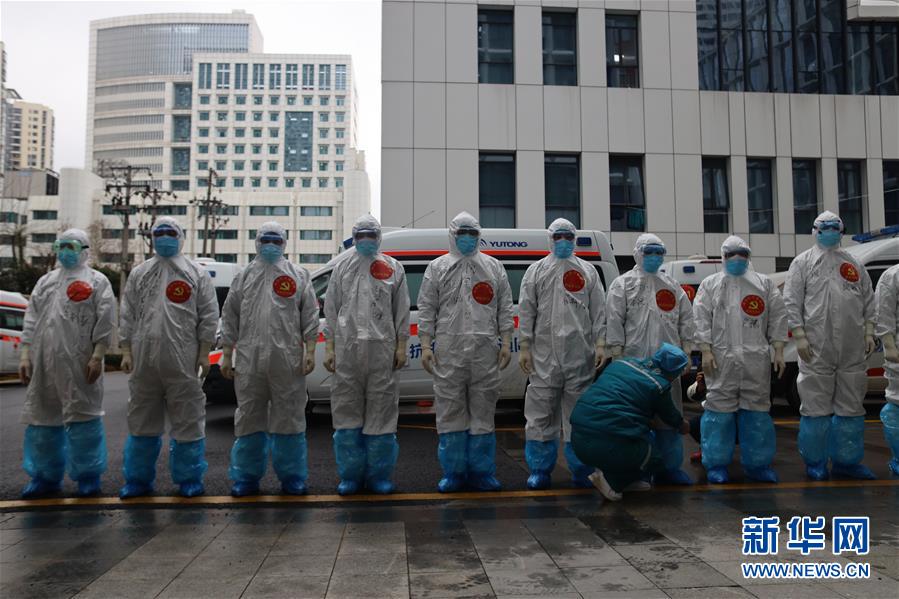 (聚焦疫情防控·图文互动)(7)急救车轮上的45天