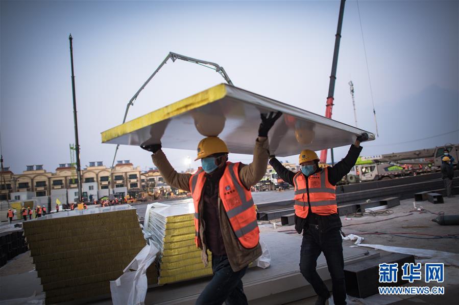 (新华全媒头条·图文互动)(5)致敬“沉默的英雄”——记武汉火神山雷神山医院的建设者