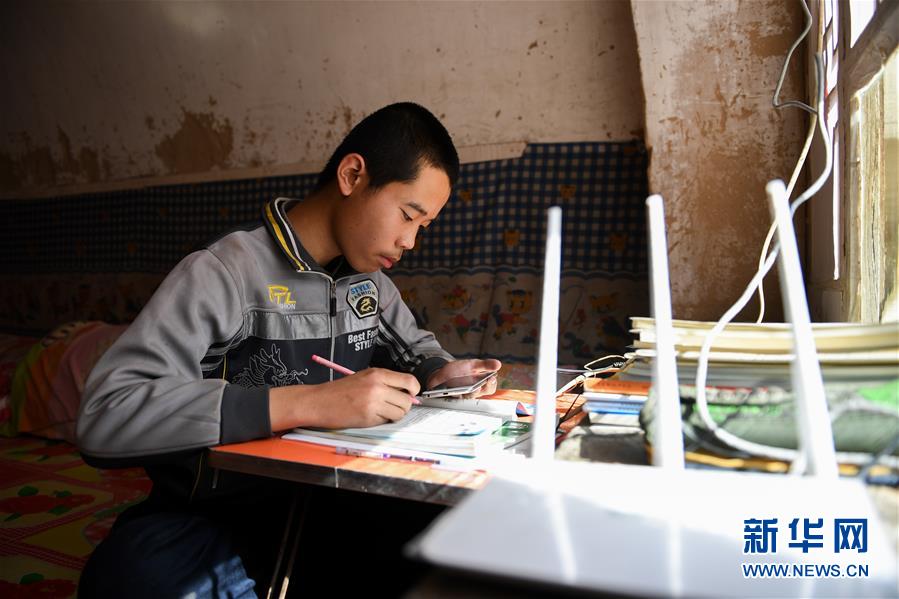 (在习近平新时代中国特色社会主义思想指引下——新时代新作为新篇章·习近平总书记关切事·图文互动)(7)让城市更聪明 让经济更智慧——各地加快形成数字新动能促经济社会行稳致远