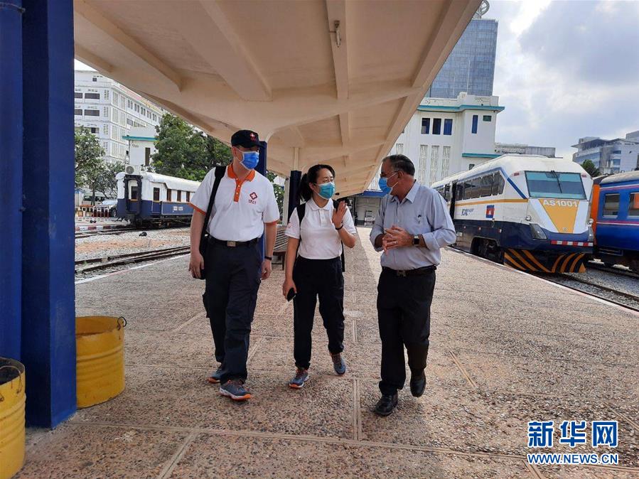 (国际疫情·图文互动)(8)“工作忙碌又细致,经验丰富又专业”——一名柬埔寨青年眼中的中国援柬抗疫医疗专家组