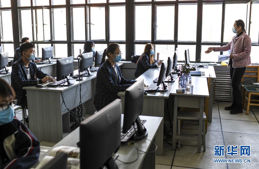 (图文互动)(2)新疆首批高校开学复课