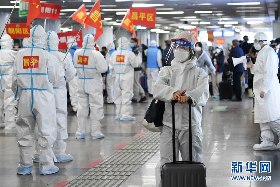 (聚焦疫情防控)(8)武汉“解封”后首趟返京列车抵达北京西站
