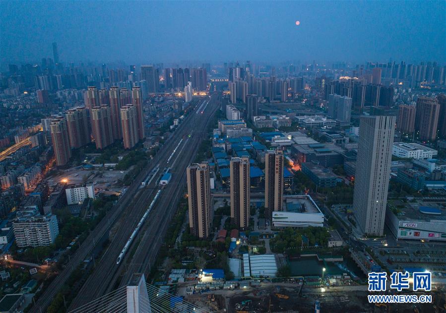 (新华全媒头条·图文互动)(4)武汉重启,不负春天——写在武汉“解封”之际