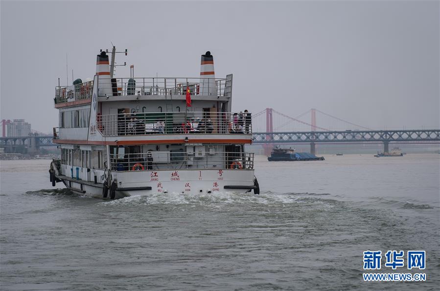 (新华全媒头条·图文互动)(13)武汉重启,不负春天——写在武汉“解封”之际