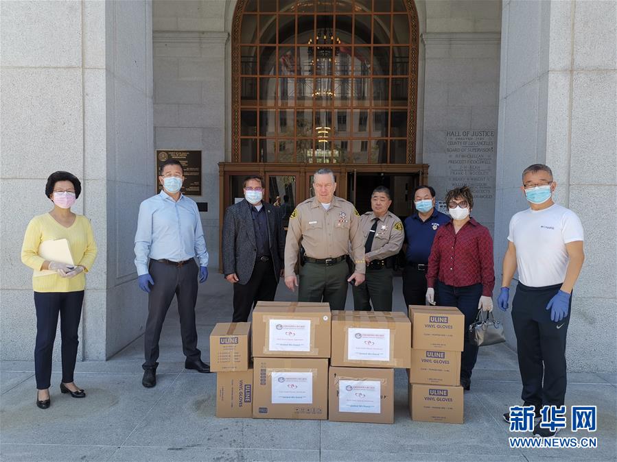 (国际疫情·图文互动)(1)“一个口罩,一份守望相助的情谊”——美国南加州华侨华人积极捐助当地抗疫