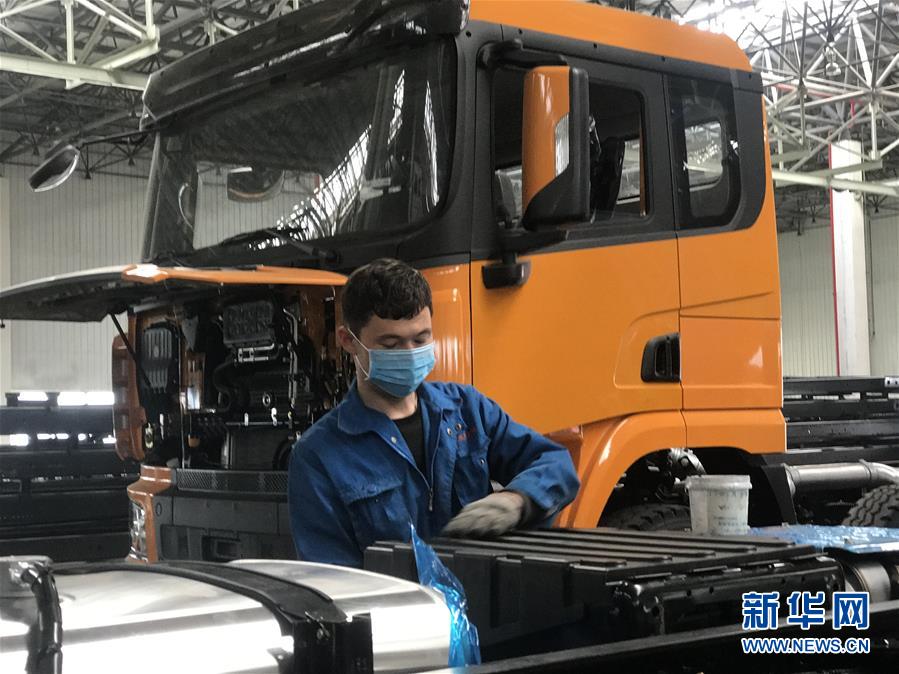 (聚焦复工复产·图文互动)(1)从市场中寻找信心——新疆汽车生产企业复工复产一线观察