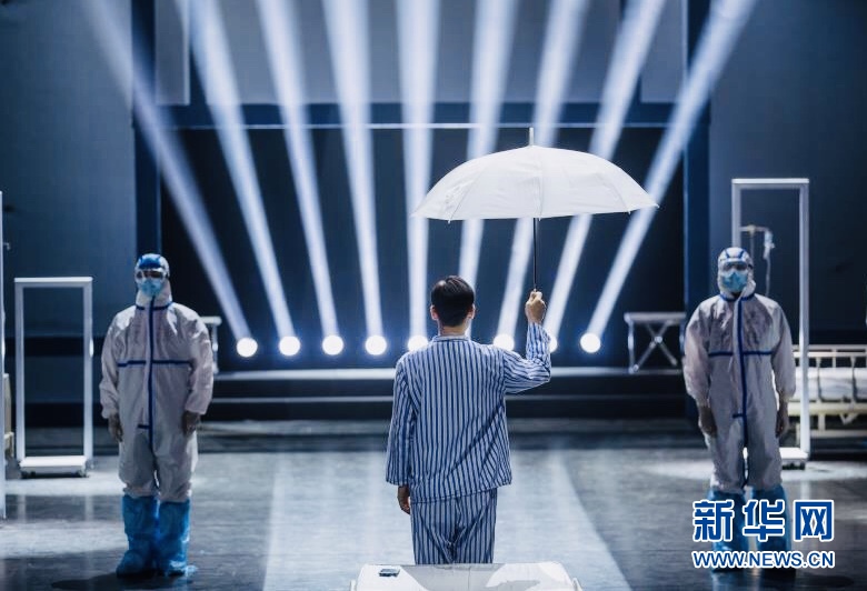 (图文互动)(1)天津人艺推出抗击疫情舞台情景剧致敬“白衣天使”