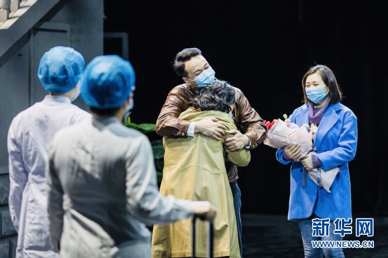 (图文互动)(3)天津人艺推出抗击疫情舞台情景剧致敬“白衣天使”