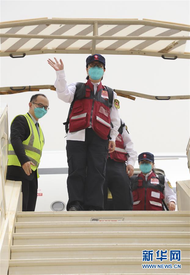 (国际)(2)中国抗疫医疗专家组抵达布基纳法索
