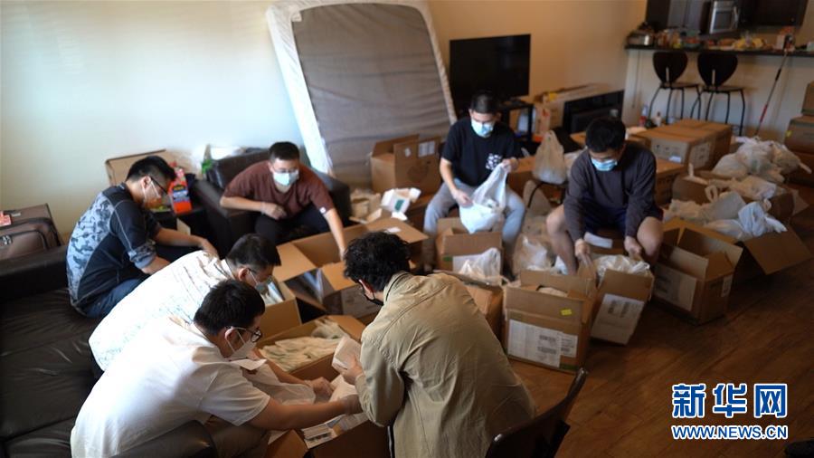 (国际疫情·图文互动)(1)“来自祖国浓浓的爱”——在美留学生领取“健康包”背后的故事