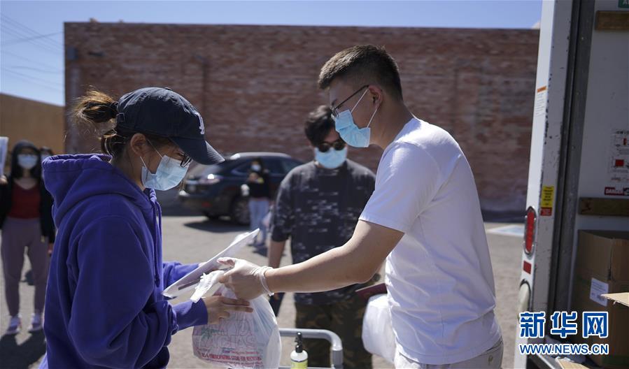(国际疫情·图文互动)(5)“来自祖国浓浓的爱”——在美留学生领取“健康包”背后的故事