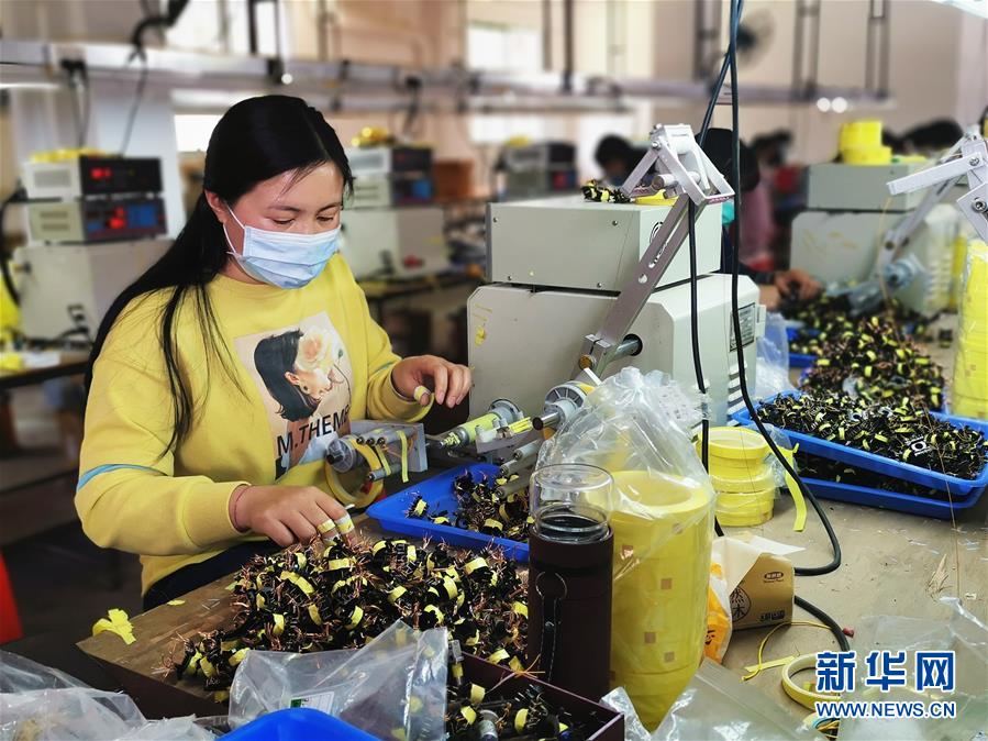 (决战决胜脱贫攻坚·图文互动)(2)贫困户的“收入账”——广西极贫县隆林各族自治县见闻