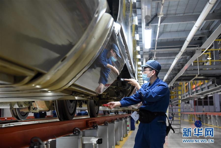 (图文互动)(6)“看不见”的劳动者