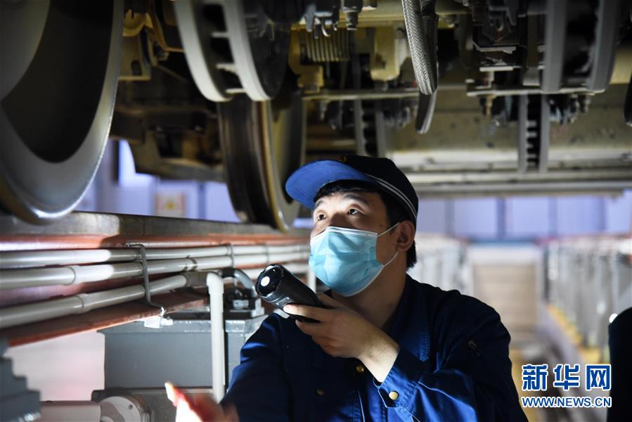 (图文互动)(8)“看不见”的劳动者