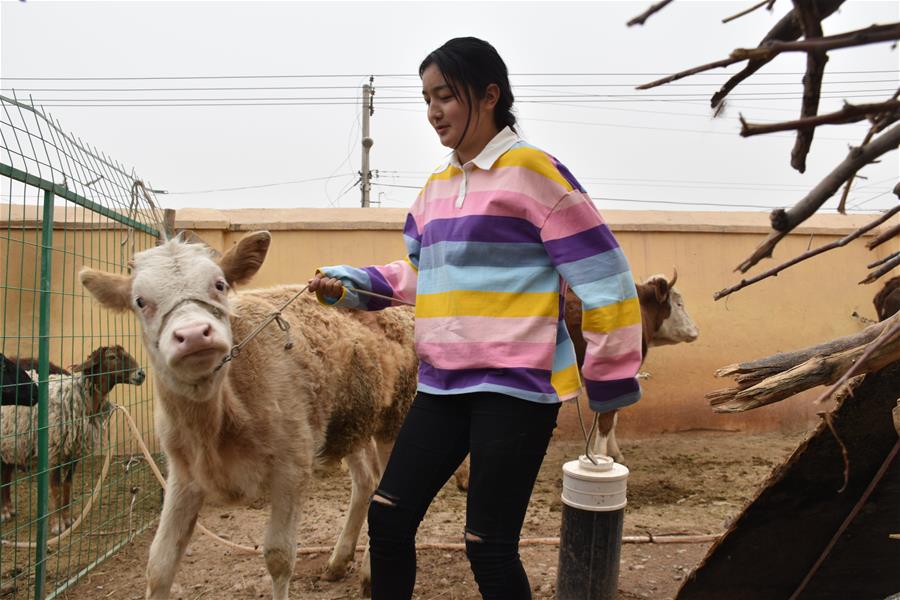 (决战决胜脱贫攻坚·图文互动)(1)帕米尔“姐妹花”:山区放羊娃成为都市大学生