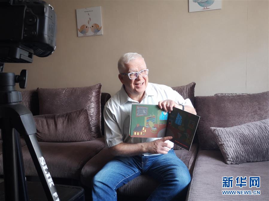 （抗疫中的真善美&middot;图文互动）（1）在京外籍人士为社区孩子义务办起英语课堂