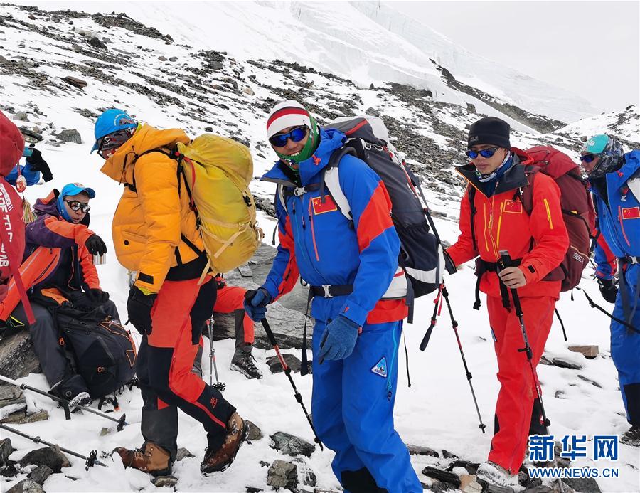 （2020珠峰高程测量）（4）2020珠峰高程测量登山队向海拔6500米前进营地挺进