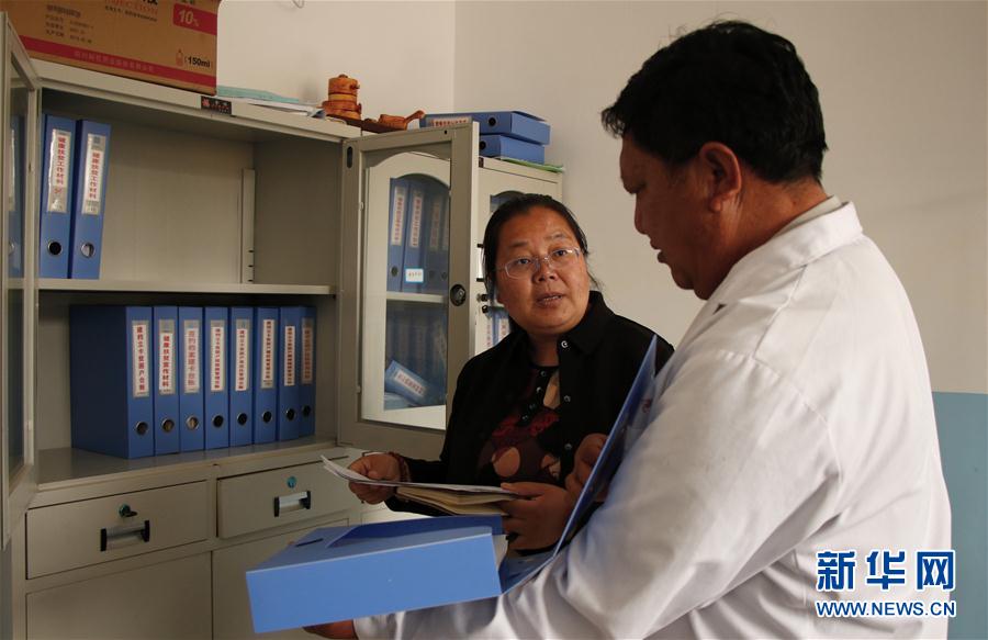 (代表委员履职·图文互动)(1)为百姓健康奔走——全国人大代表胡阿罗履职记