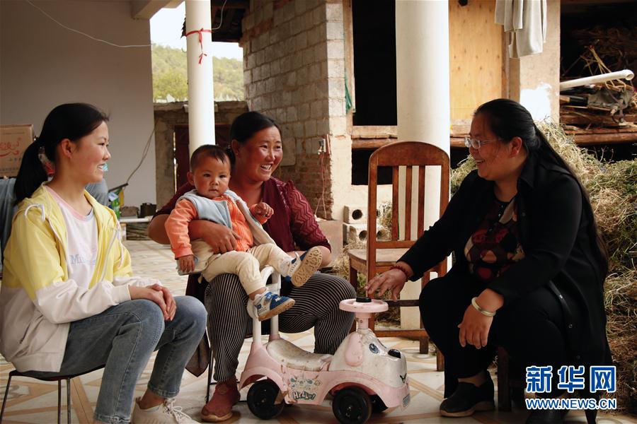 (代表委员履职·图文互动)(2)为百姓健康奔走——全国人大代表胡阿罗履职记