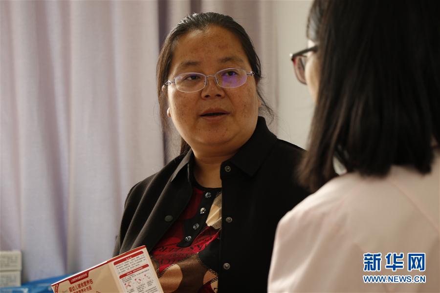 (代表委员履职·图文互动)(3)为百姓健康奔走——全国人大代表胡阿罗履职记