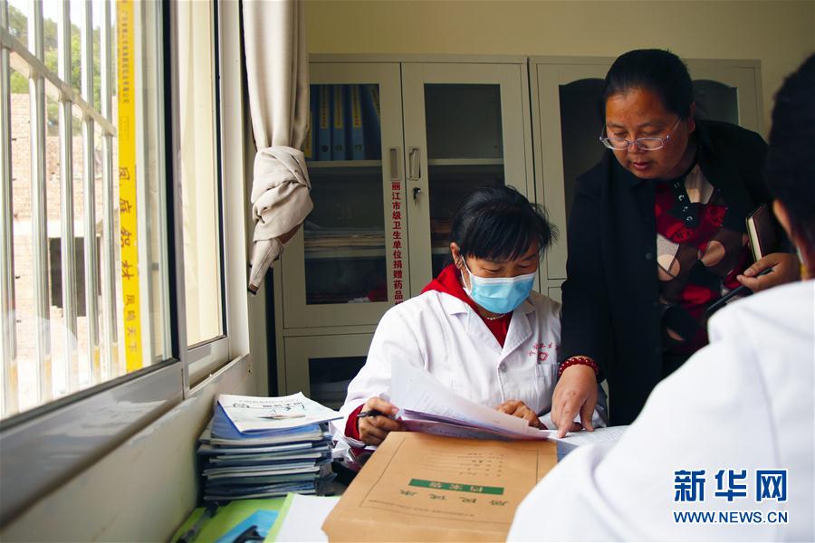 (代表委员履职·图文互动)(5)为百姓健康奔走——全国人大代表胡阿罗履职记