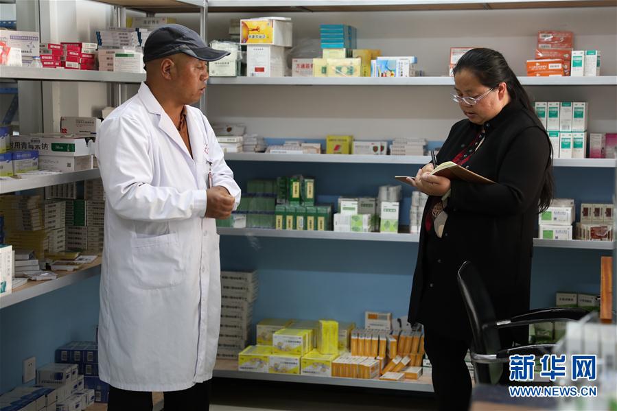 (代表委员履职·图文互动)(7)为百姓健康奔走——全国人大代表胡阿罗履职记