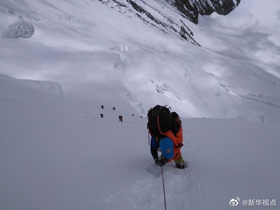 突破北坳天险 2020珠峰测量登山队预计12日修通顶峰路线
