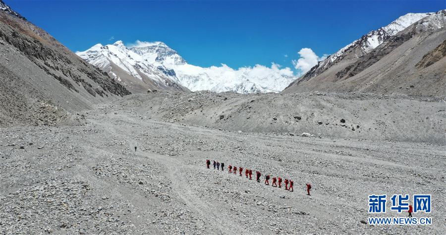 （2020珠峰高程测量）（1）有望22日登顶 测量登山队再次向珠峰发起挑战