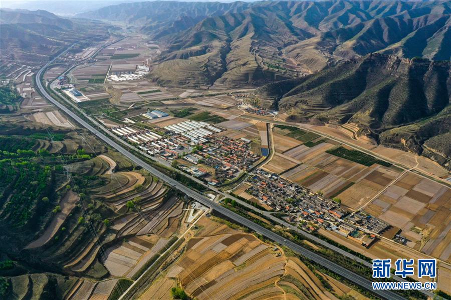 (社会)(1)从“穷窝窝”到风景区——吕梁小山村“搬”出新未来