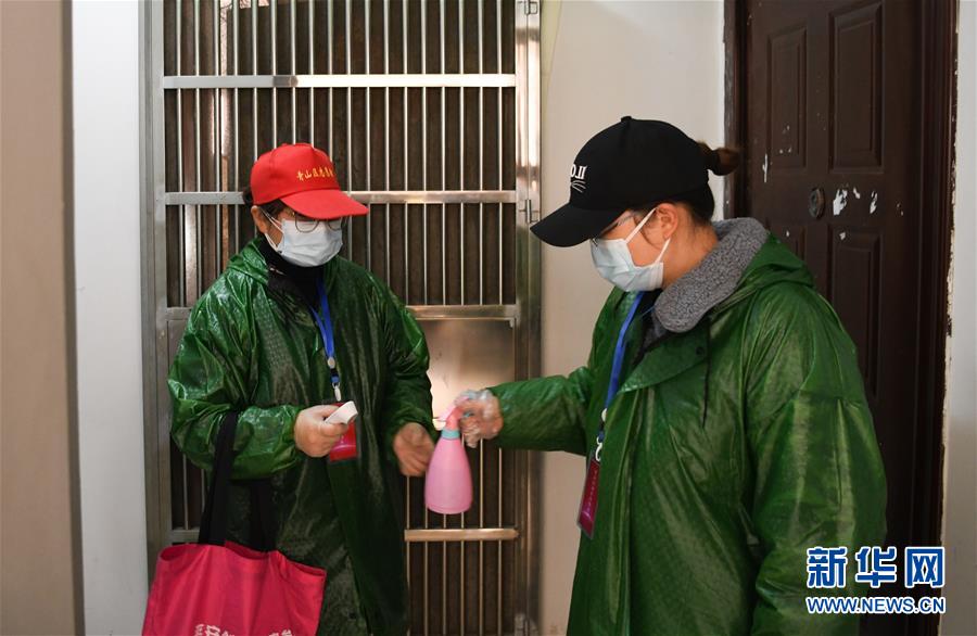 （新华全媒头条&middot;迎接两会特别报道&middot;图文互动）（10）不同寻常的两会 万众一心的力量&mdash;&mdash;写在2020年全国两会召开之际